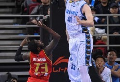 爱游戏_北京首钢CBA击败深圳马可波罗，方硕末节爆发(首钢篮球队方硕)